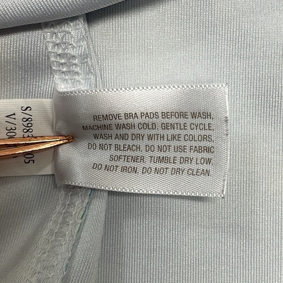 Old Navy Active Workout Tank Built in Bra Cutout Back S - Picture 13 of 16